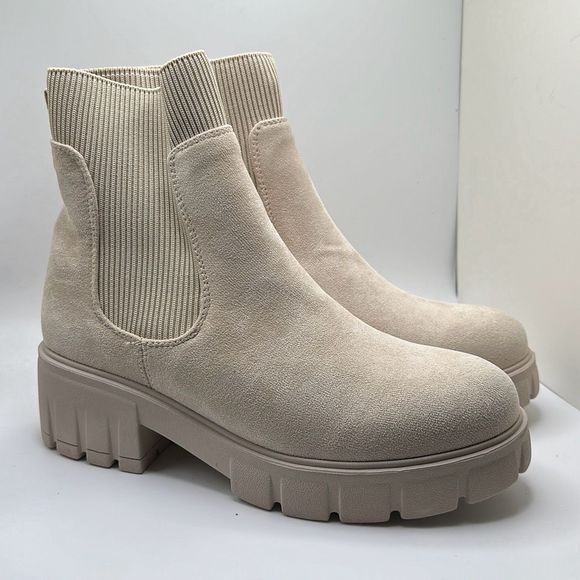 CUSHIONAIRE Women's slip on chelsea boot +Memory Foam 9 CREAM - Picture 1 of 7